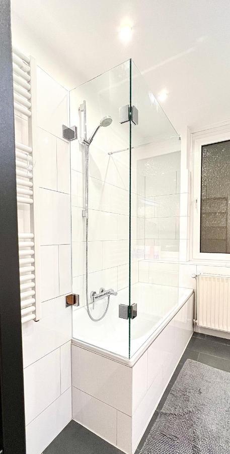 Geraeumiges City-apartment Mit 2 Badezimmer Und Parkplaetzen D46-og * Oldenburg