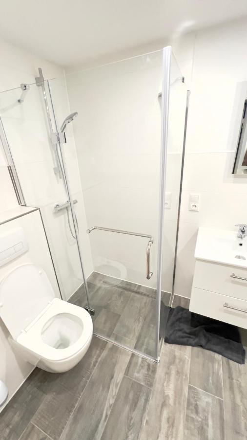 Geraeumiges City-apartment Mit 2 Badezimmer Und Parkplaetzen D46-og * Oldenburg