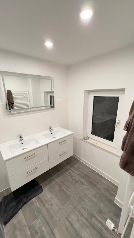 Geraeumiges City-apartment Mit 2 Badezimmer Und Parkplaetzen D46-og Apartment *