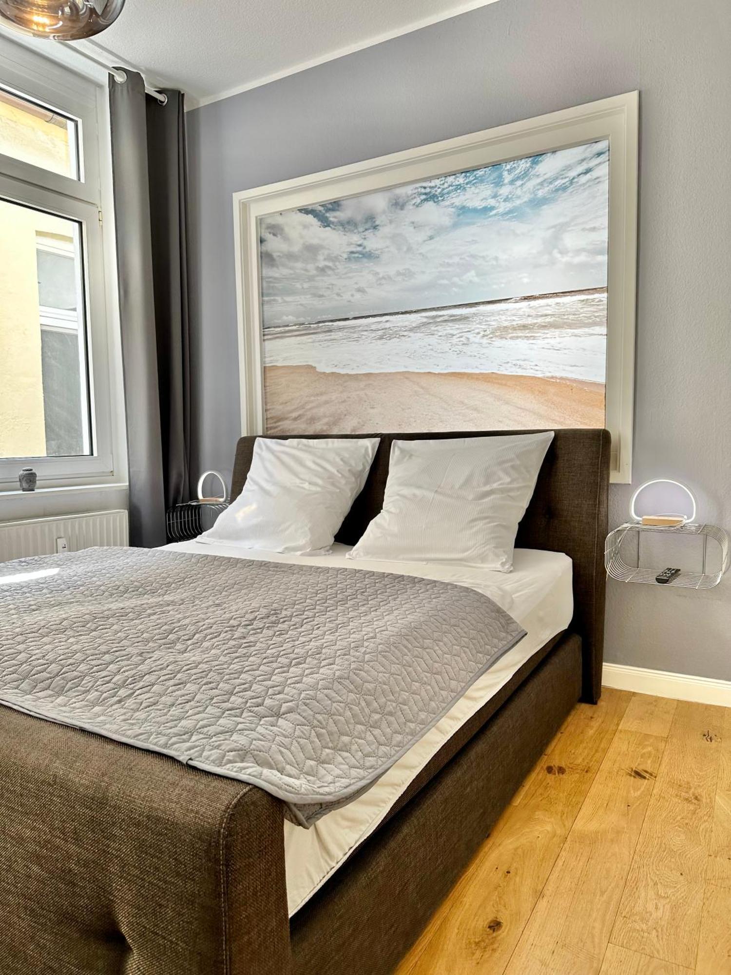 Apartment Geraeumiges City-apartment Mit 2 Badezimmer Und Parkplaetzen D46-og Oldenburg