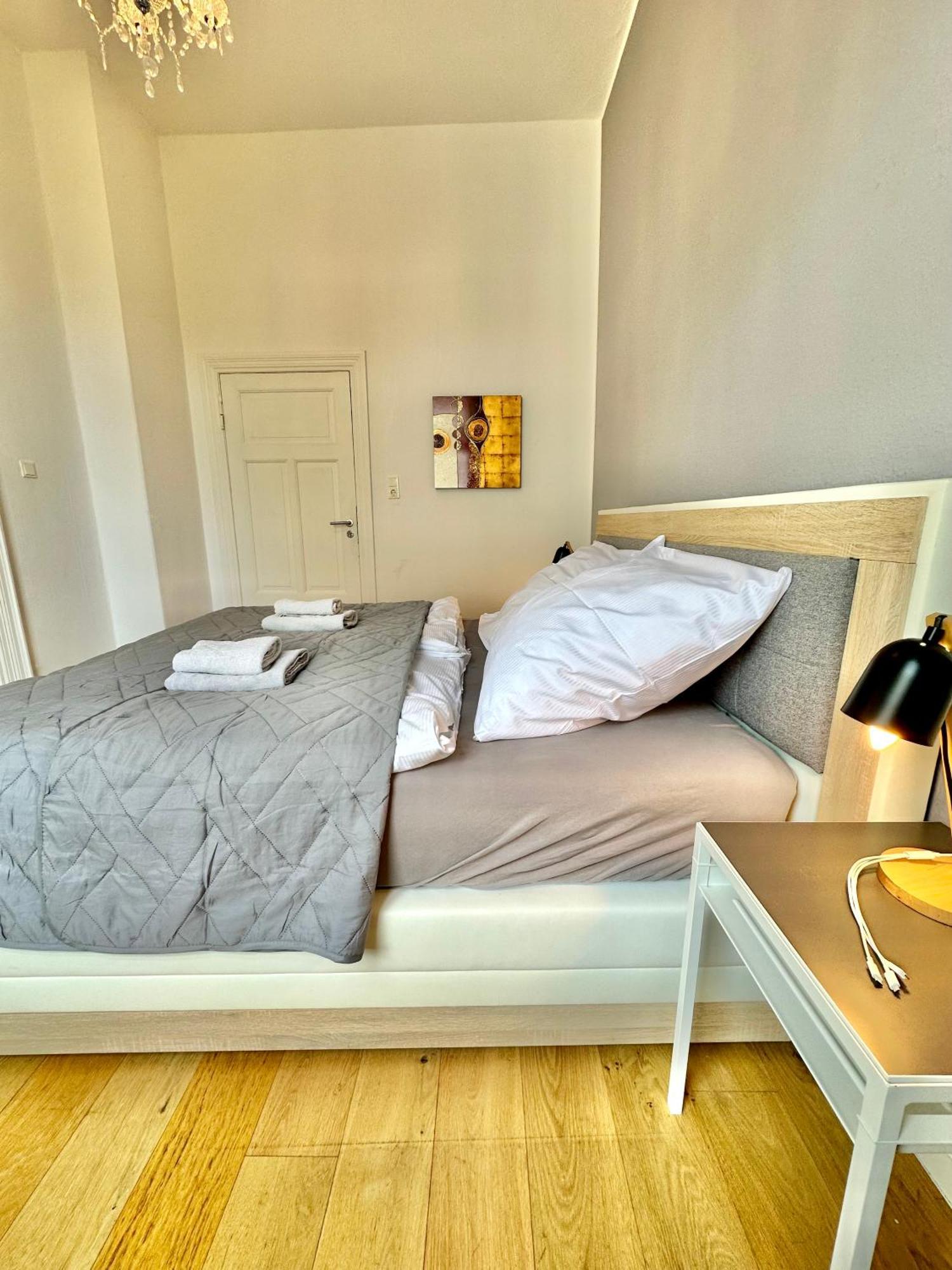 Geraeumiges City-apartment Mit 2 Badezimmer Und Parkplaetzen D46-og Apartment