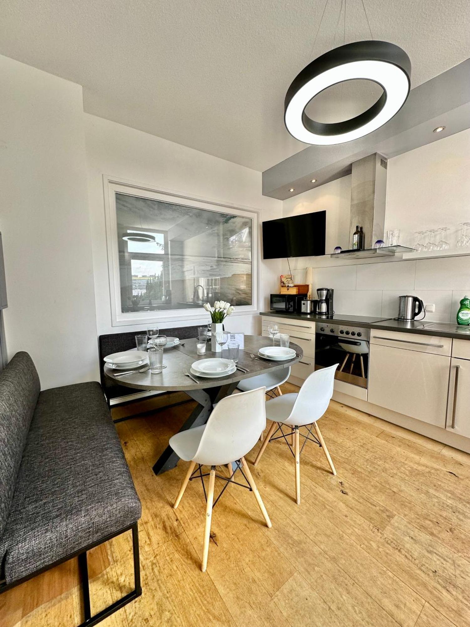 Geraeumiges City-apartment Mit 2 Badezimmer Und Parkplaetzen D46-og * Oldenburg