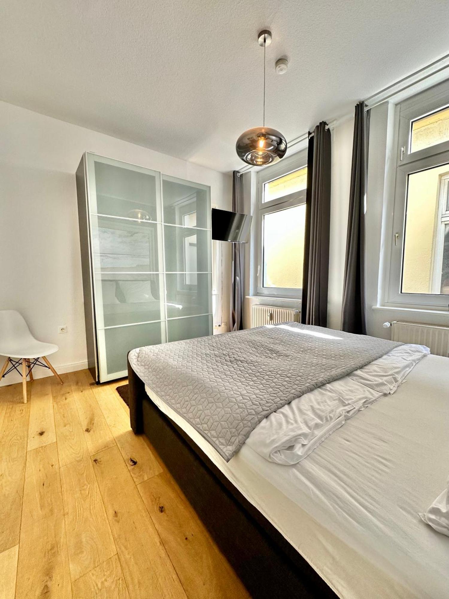 Geraeumiges City-apartment Mit 2 Badezimmer Und Parkplaetzen D46-og Apartment