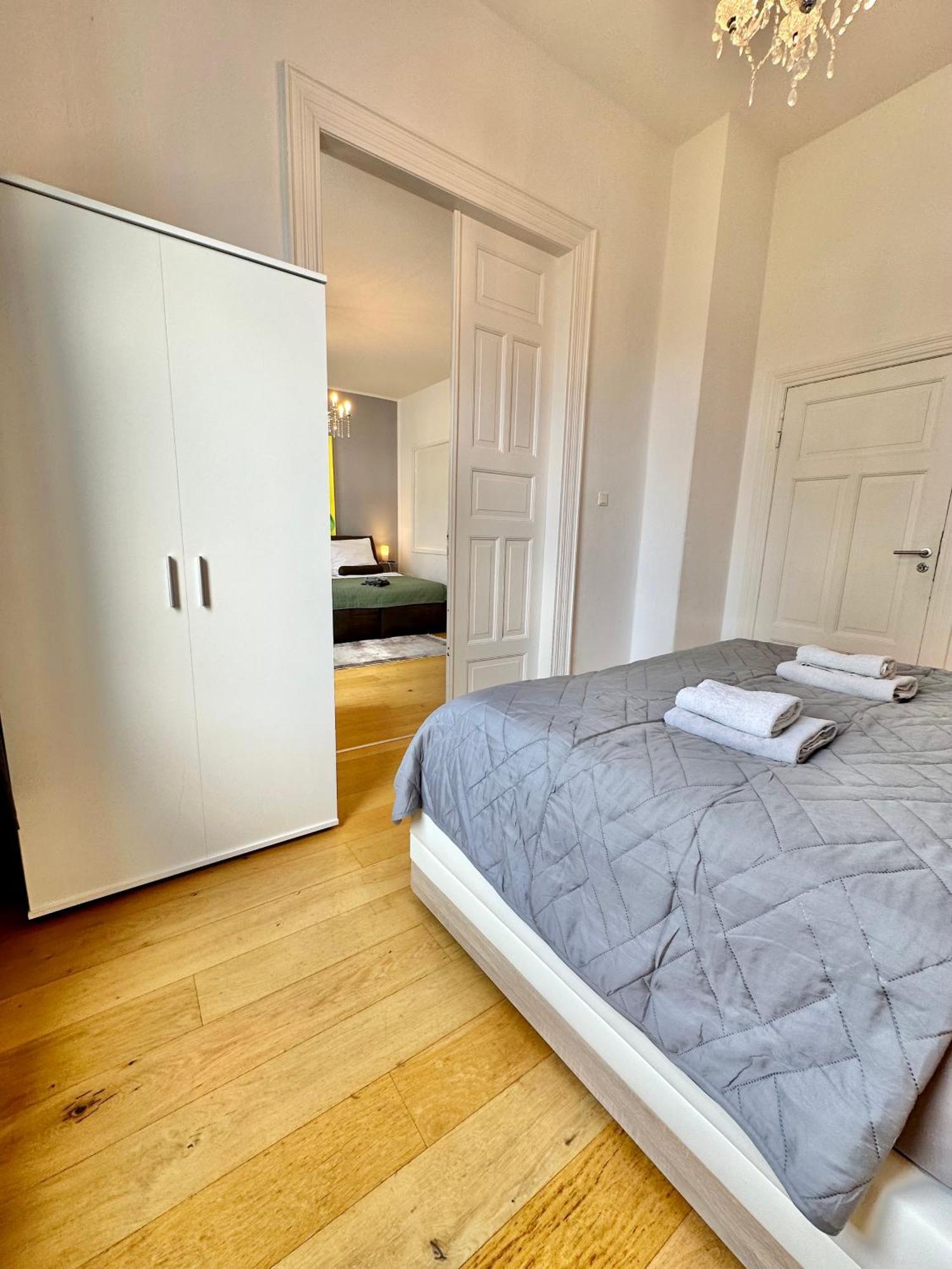 Geraeumiges City-apartment Mit 2 Badezimmer Und Parkplaetzen D46-og *