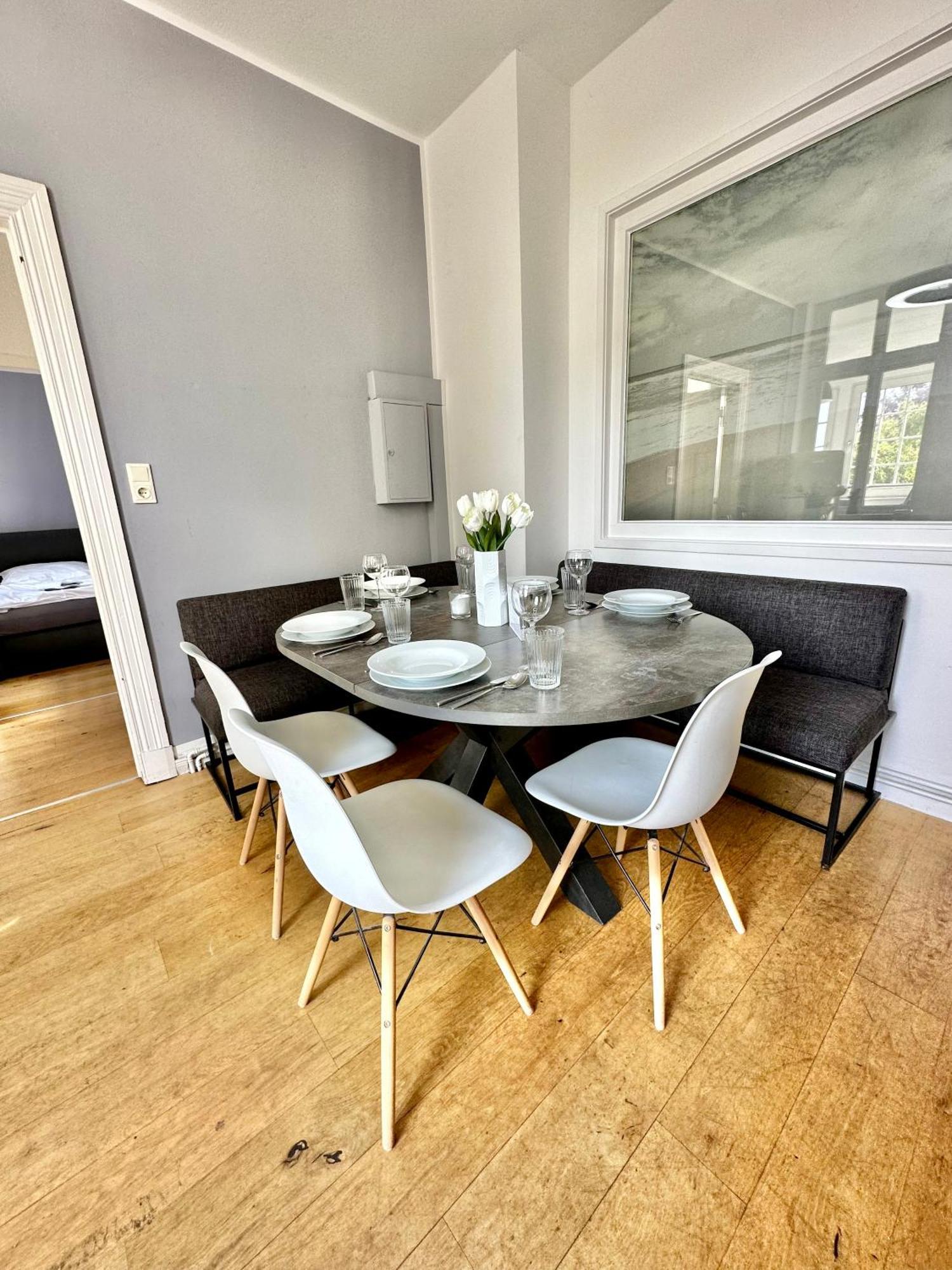 Geraeumiges City-apartment Mit 2 Badezimmer Und Parkplaetzen D46-og *