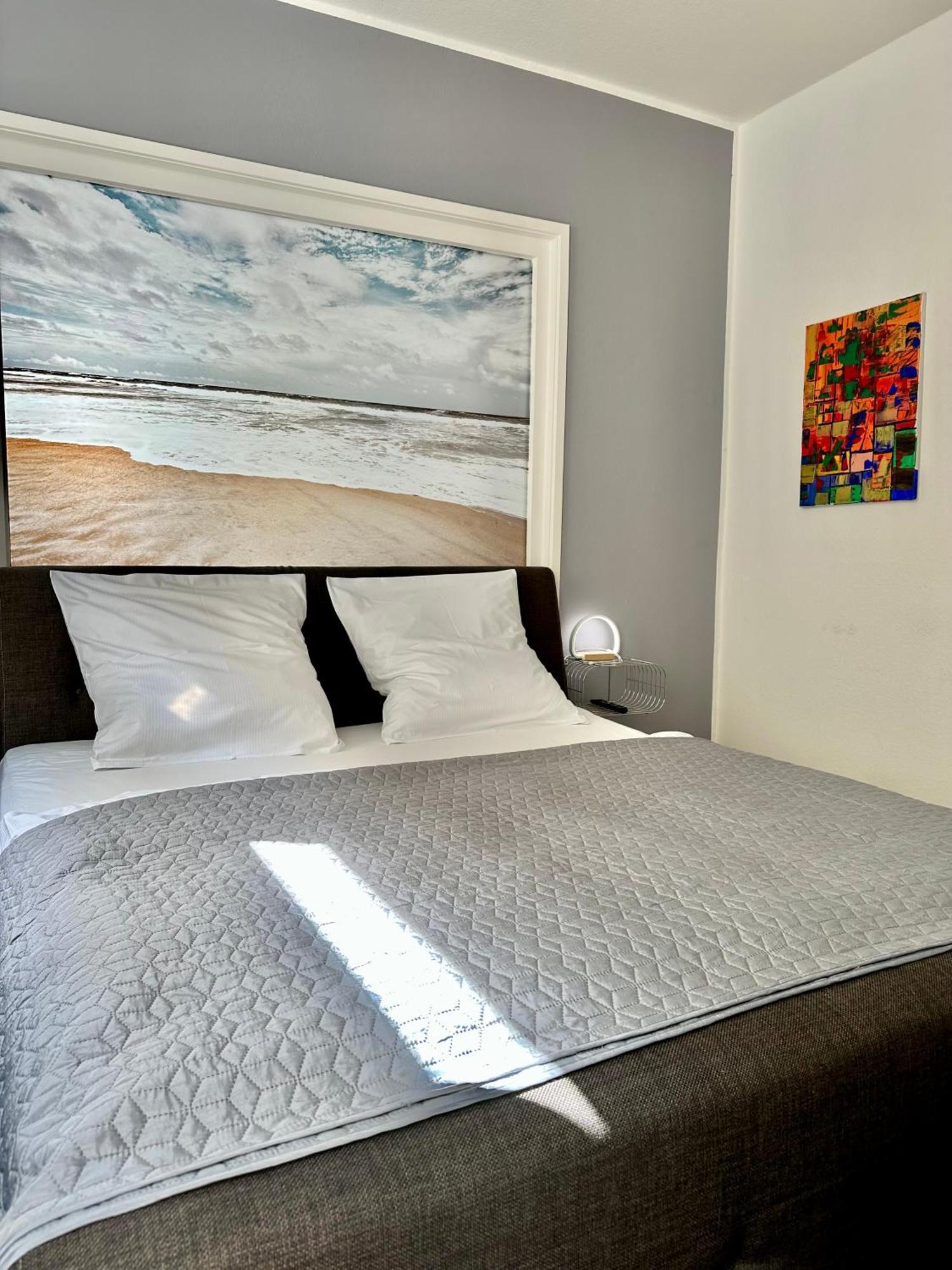 Geraeumiges City-apartment Mit 2 Badezimmer Und Parkplaetzen D46-og * Oldenburg