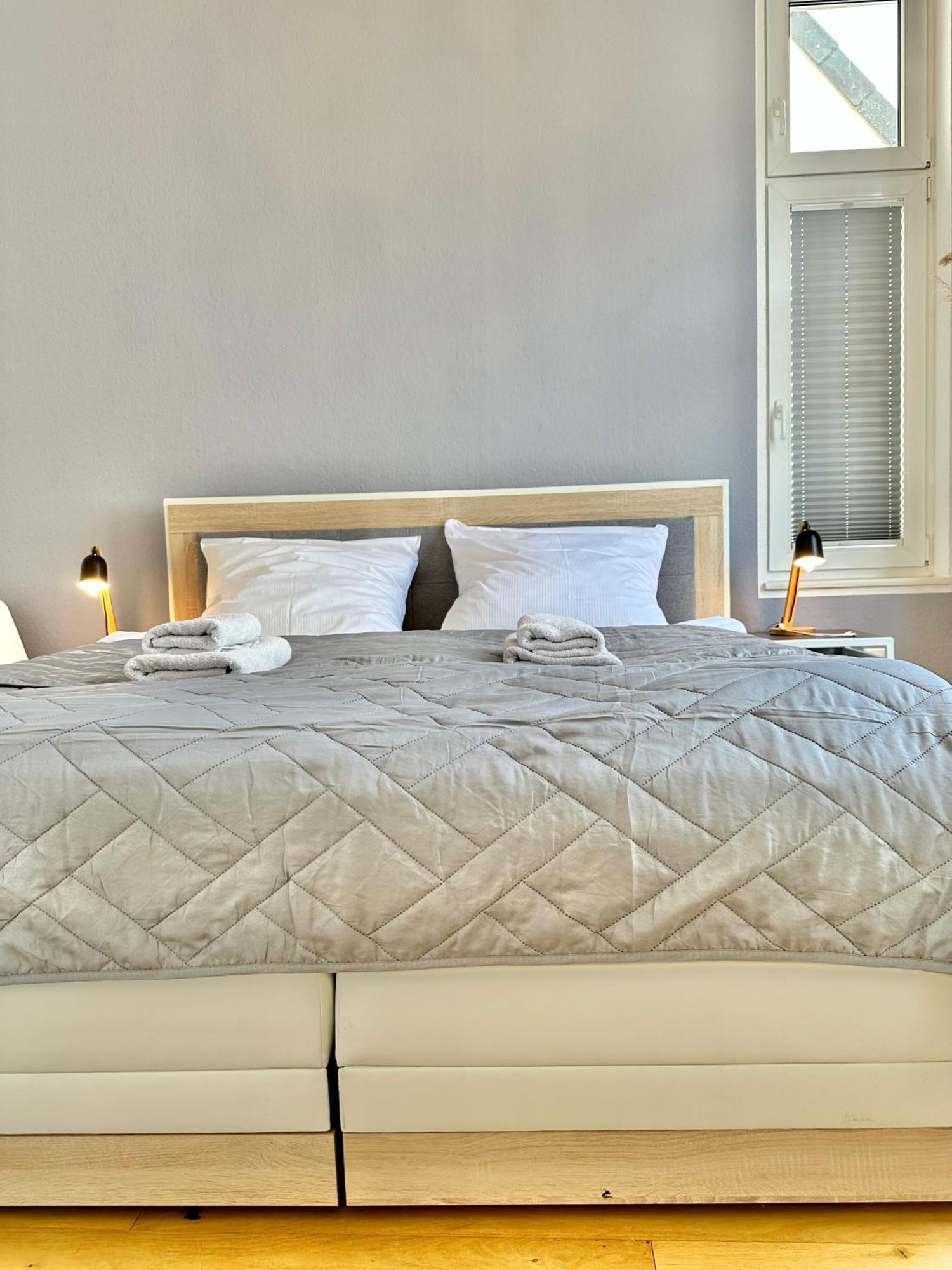 Apartment Geraeumiges City-apartment Mit 2 Badezimmer Und Parkplaetzen D46-og