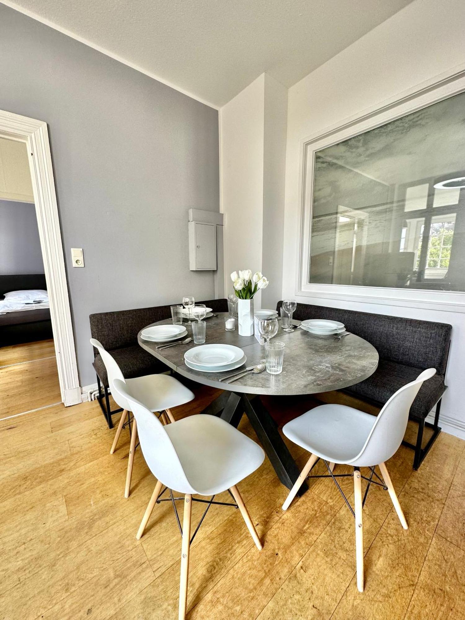 Apartment Geraeumiges City-apartment Mit 2 Badezimmer Und Parkplaetzen D46-og Oldenburg