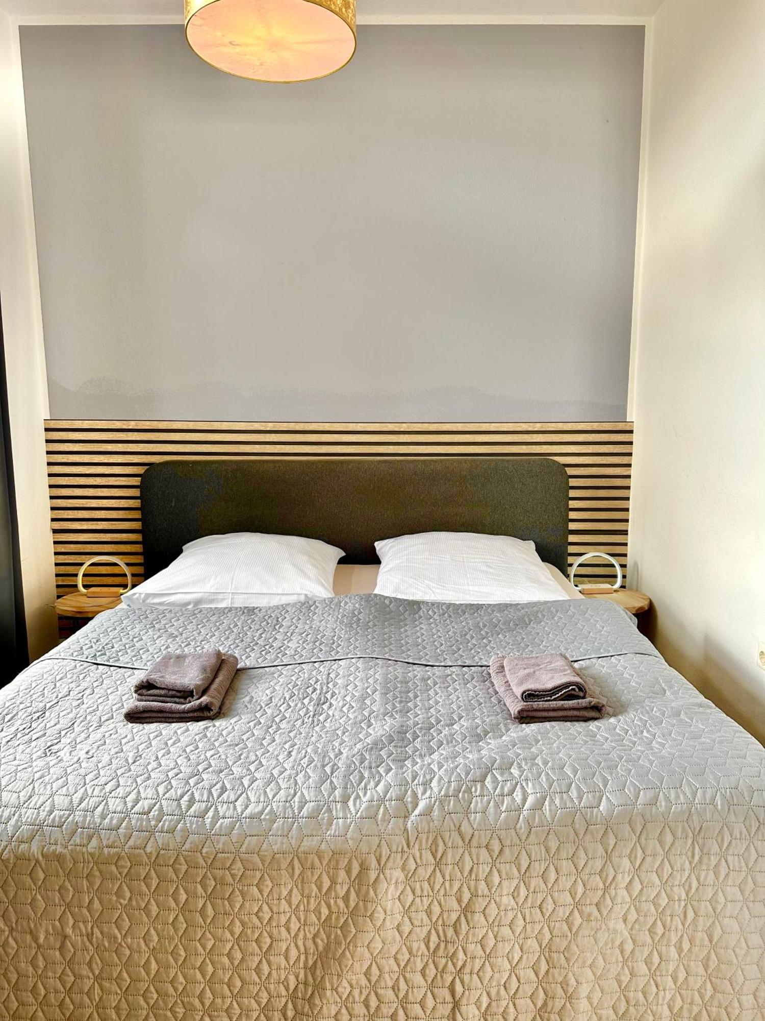 Apartment Geraeumiges City-apartment Mit 2 Badezimmer Und Parkplaetzen D46-og *